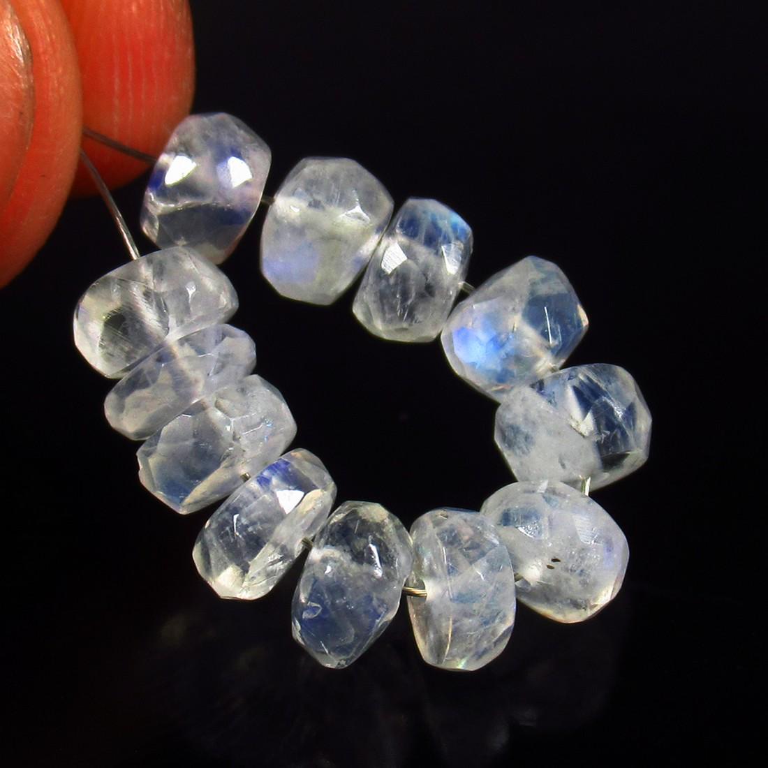 Natural Blue Moonstone Beads - 11.56 Ct: No Reserve! Title: Natural Blue Moonstone Beads - 11.56 Ct Origin: India Weight: 11.56 Size/Dimensions: 5.3 - 6.2 mm Additional Information: Pieces : 12 No's / Shape : Round Drilled / Color : Blue Tin