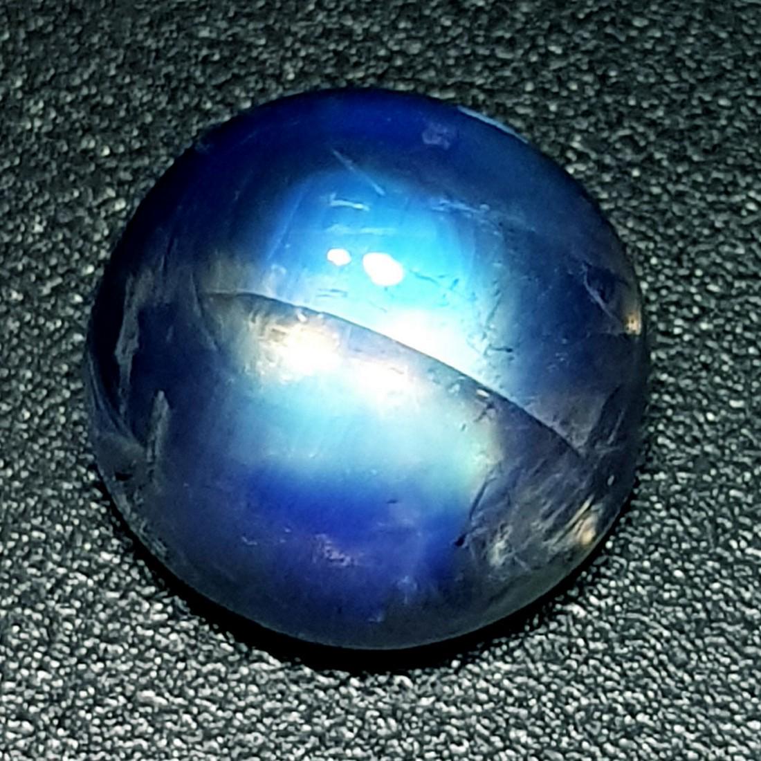 3.62 ctz" Stunning Collection" Natural Royal Blue Moonstone: No Reserve! Title: 3.62 ctz" Stunning Collection" Natural Royal Blue Moonstone Color/Clarity: Royal Blue / Trasparant Gemstones: Moonstone Carat Weights: 3.62 Size/Dimensions: 9.10 x 9.10 x 6.00 Addit