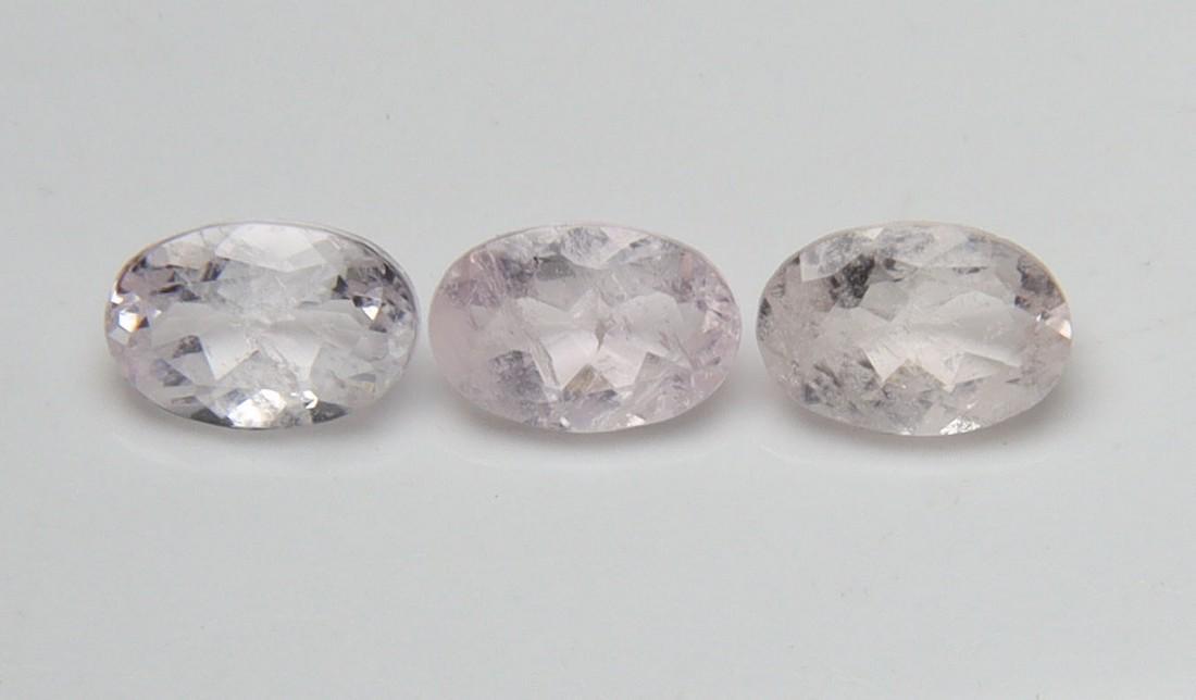 1.41 cts Natural Morganite Set: No Reserve! Title: 1.41 cts Natural Morganite Set Additional Information: Gemstone : Natural Morganite Shape and Cut : Oval Cut Weight : 1.41 carats Measurements : 6x4 mm Color : Peach Number of Stone