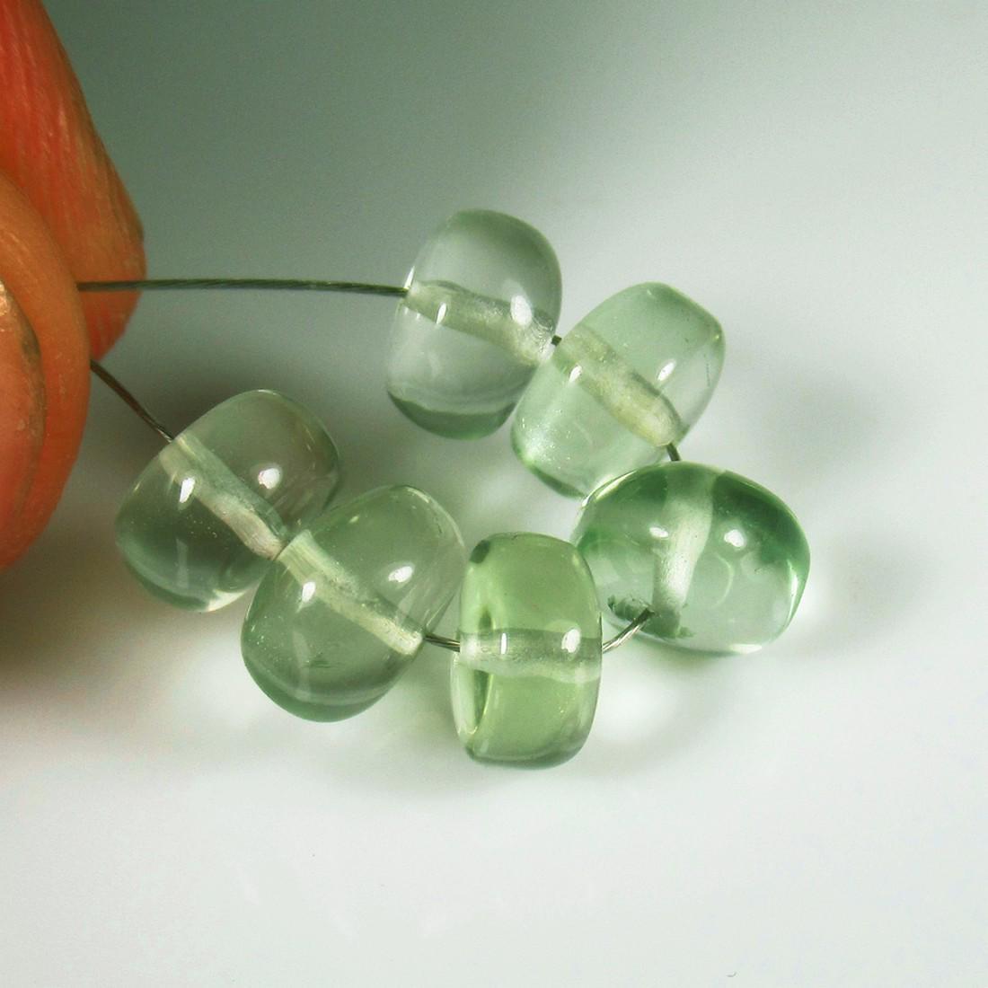 Natural Green Amethyst Beads - 12.07 Ct: No Reserve! Title: Natural Green Amethyst Beads - 12.07 Ct Origin: Brazil Weight: 12.07 Size/Dimensions: 7.3 - 7.7 mm Additional Information: Pieces : 6 No's / Shape : Drilled Round Beads / Color : Gr