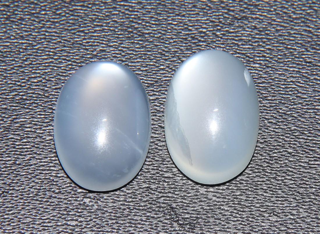 7.37 Cts Natural Moonstone Set: No Reserve! Title: 7.37 Cts Natural Moonstone Set Additional Information: Gemstone : Natural Moonstone Shape : Oval Cabochon Weight : 7.37 carats Measurements : 12.27x8.40x2.13 mm , 12.11x8.57x4.29 mm