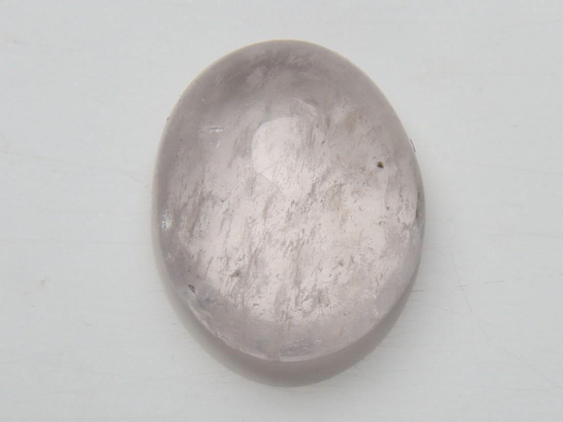 5.57 cts Natural Morganite: No Reserve! Title: 5.57 cts Natural Morganite Additional Information: Gemstone : Natural Morganite Shape and Cut : Oval, Cabochon Weight : 5.57 carats Measurements : 12x10 mm, Color : Peach Transparen