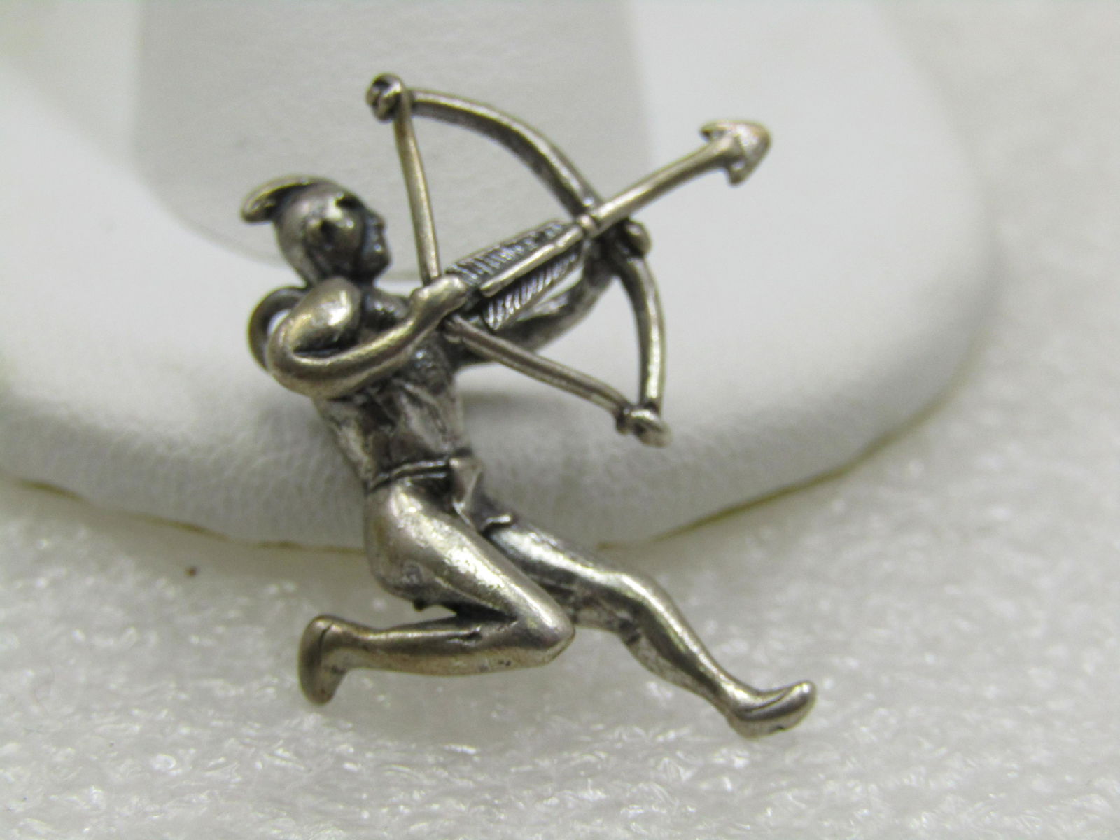 Vintage Sterling Native American Hunter Pendant (1 of 6)