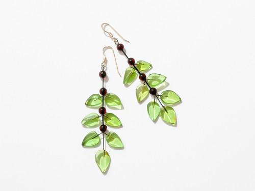 Green amber leaf earrings, Handmade caribbean green amber earrings: Title: Green amber leaf earrings, Handmade caribbean green amber earrings Material: Caribbean Green amber Weight in grams: 3 Description: Amber leaf earrings. Big drop & dangle earrings made of natura