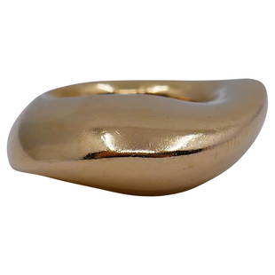 Mimi So Gold Band Ring: Title: Mimi So Gold Band Ring Description: An abstract shape 18k gold Mimi So band ring. The ring has amazingly smooth lines that is reminiscent of a Ying Yang symbol. The symbol itself is placed in t