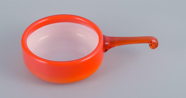 Michael Bang for Holmegaard. Large "Palette" bowl with handle in orange and white art glass.: Michael Bang for Holmegaard. Large "Palette" bowl with handle in orange and white art glass. 1960s. In perfect condition. Dimensions: L 25.5 with handle x H 6.0 cm. Reserve: $140.00 Shipping: Domestic