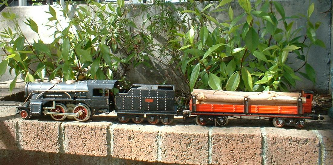O-scale tinplate train by Paya - Alicante (Spain), from 1930s, electric version with steel wheels, (1 of 10)
