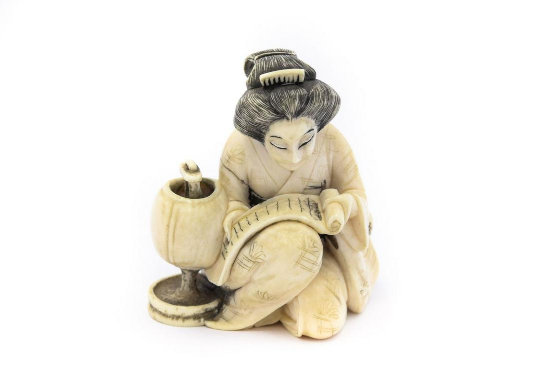 Netsuke Lady Reading Poetry By Kogyoko 0600: Netsuke Lady Reading Poetry by Kogyoko 0600; Measures 42.74mm x 39.06mm; Weighs 18.9dwt/29.39g with certificate of appraisal. Item Number; 117634; Weight; 18.9000 Reserve: $195.00 Shipping: Domestic: 