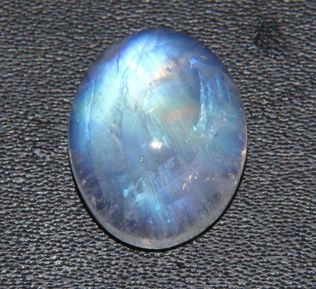 Gorgeous Flashy " Ring Size Natural Rainbow Moonstone "9.07 Cts Natural Rainbow Moonstone: No Reserve! Title: Gorgeous Flashy " Ring Size Natural Rainbow Moonstone "9.07 Cts Natural Rainbow Moonstone Additional Information: Gemstone : Natural Rainbow Moonstone Shape : Oval Cabochan Weight :