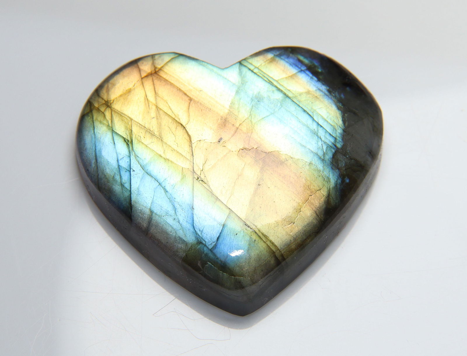 Beautiful Multi Flshy " Big Size Labradorite " 47.80 Cts Natural Labradorite: No Reserve! Title: Beautiful Multi Flshy " Big Size Labradorite " 47.80 Cts Natural Labradorite Additional Information: Gemstone : Natural Labradorite Shape : Heart Shape Cabochan Weight : 47.80 carat