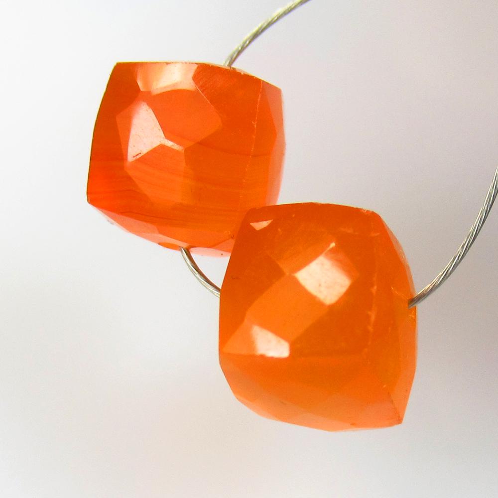 5.41 Ctw Natural 2 Orange Carnelian Square Beads: No Reserve! Title: 5.41 Ctw Natural 2 Orange Carnelian Square Beads Stone Clarity: Semi-Transparent Gemstones: Natural Carnelian Beads Carat Weights: 5.41 Size/Dimensions: 7.20 x 6.30 x 6.30 mm / 2 Pc
