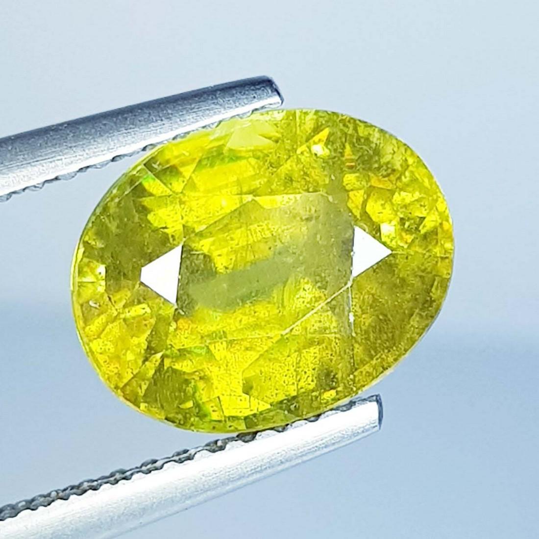 3.30 ctz " Stunning Sparkle " Natural Russian Sphene: No Reserve! Title:3.30 ctz " Stunning Sparkle " Natural Russian Sphene Color/Clarity:Green / VVS Gemstones:Sphene Carat Weights:3.3 Size/Dimensions:10.00 x 8.00 x 5.50 Additional Information:Oval / Ru
