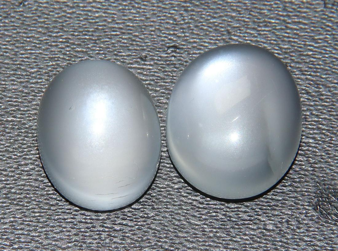 Beautiful "Natural White Moonstone7.78 Cts Natural Moonstone Set: No Reserve! Title: Beautiful "Natural White Moonstone7.78 Cts Natural Moonstone Set Additional Information: Gemstone : Natural Moonstone Shape : Oval Cabochan Weight : 7.78 carats Measurements : 11.25