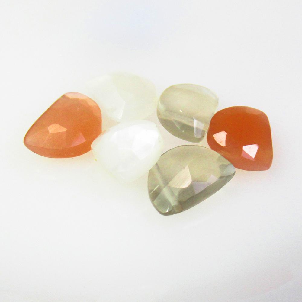 17.15 Ctw Natural 6 Moonstone Fancy Beads: No Reserve! Title: 17.15 Ctw Natural 6 Moonstone Fancy Beads Stone Clarity: Translucent Gemstones: Natural Moonstone Beads Carat Weights: 17.15 Size/Dimensions: 10.0x8.3 - 11.5x8.3 mm / 6 Pc's Additio