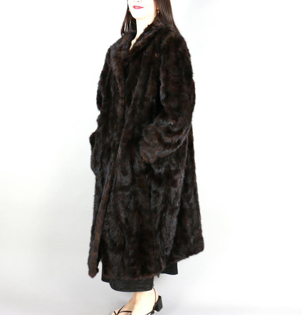 BROWN MINK FUR COAT EU: 3XL; US: 26: Tite/Content: BROWN MINK FUR COAT EU: 3XL; US: 26 Size/Dimensions: Approximate size- EU: 3XL; US: 26 : Important details: Length: 120cm/47.24in -Shoulders width:50cm/19.69in -Sleeve Length:64cm/25.2in