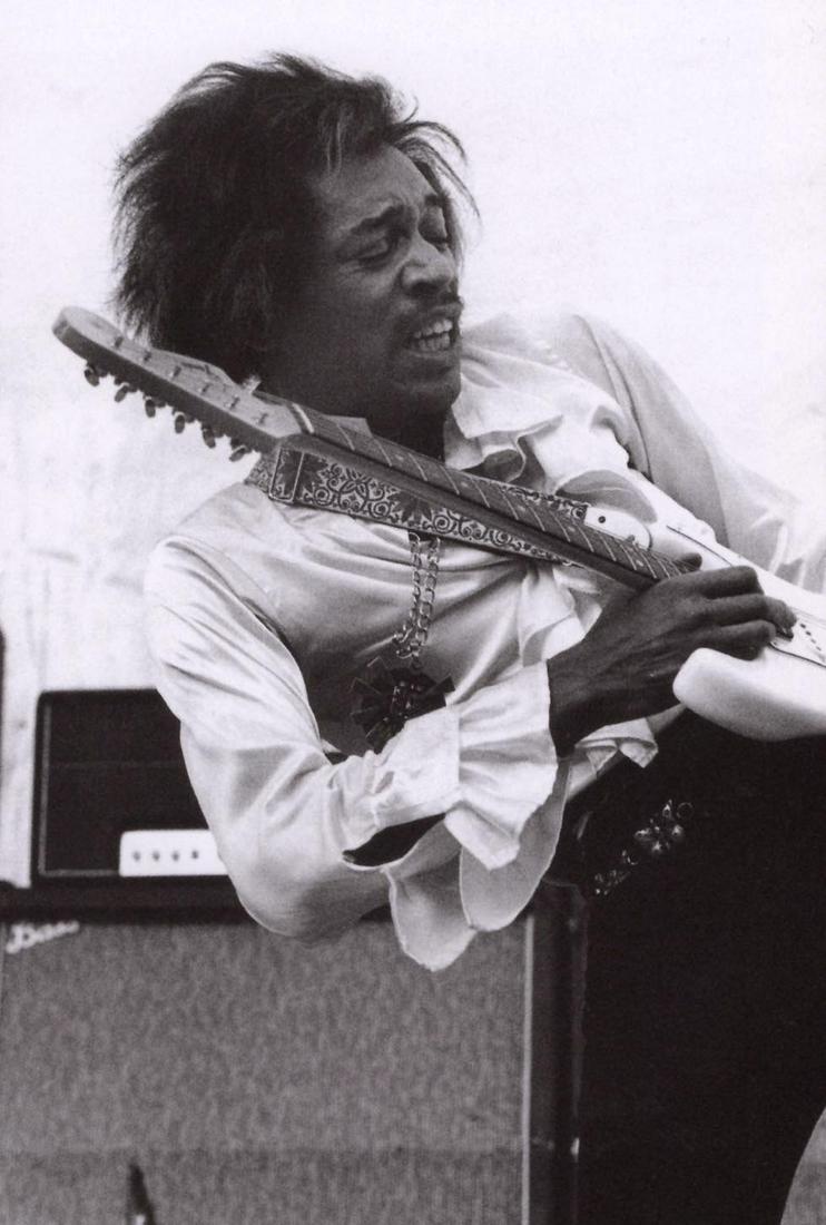 LINDA MCCARTNEY - Jimi Hendrix, c. 1967 (Guitar sequence,2) (1 of 1)