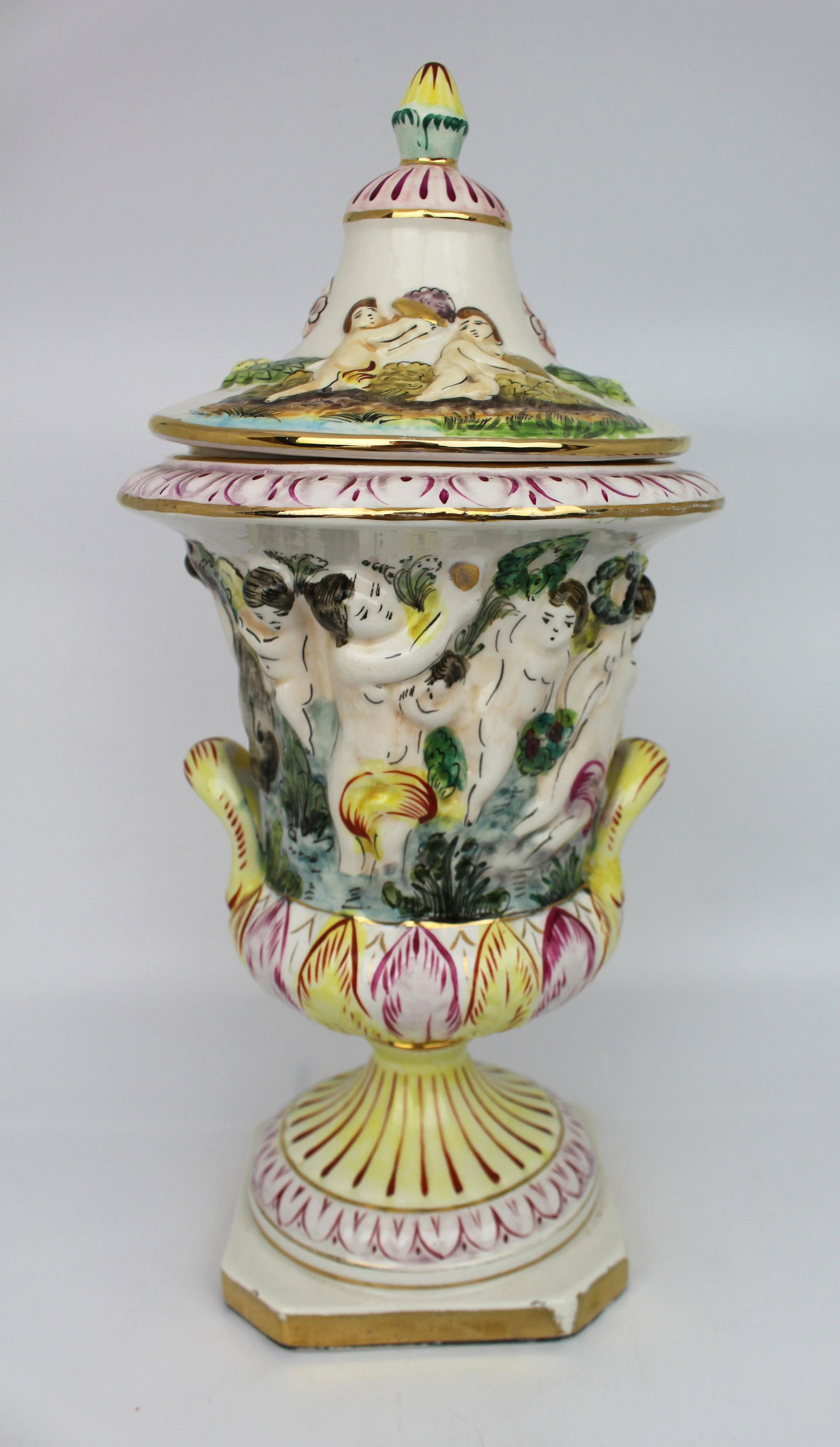 Capodimonte Lidded Vase (1 of 5)