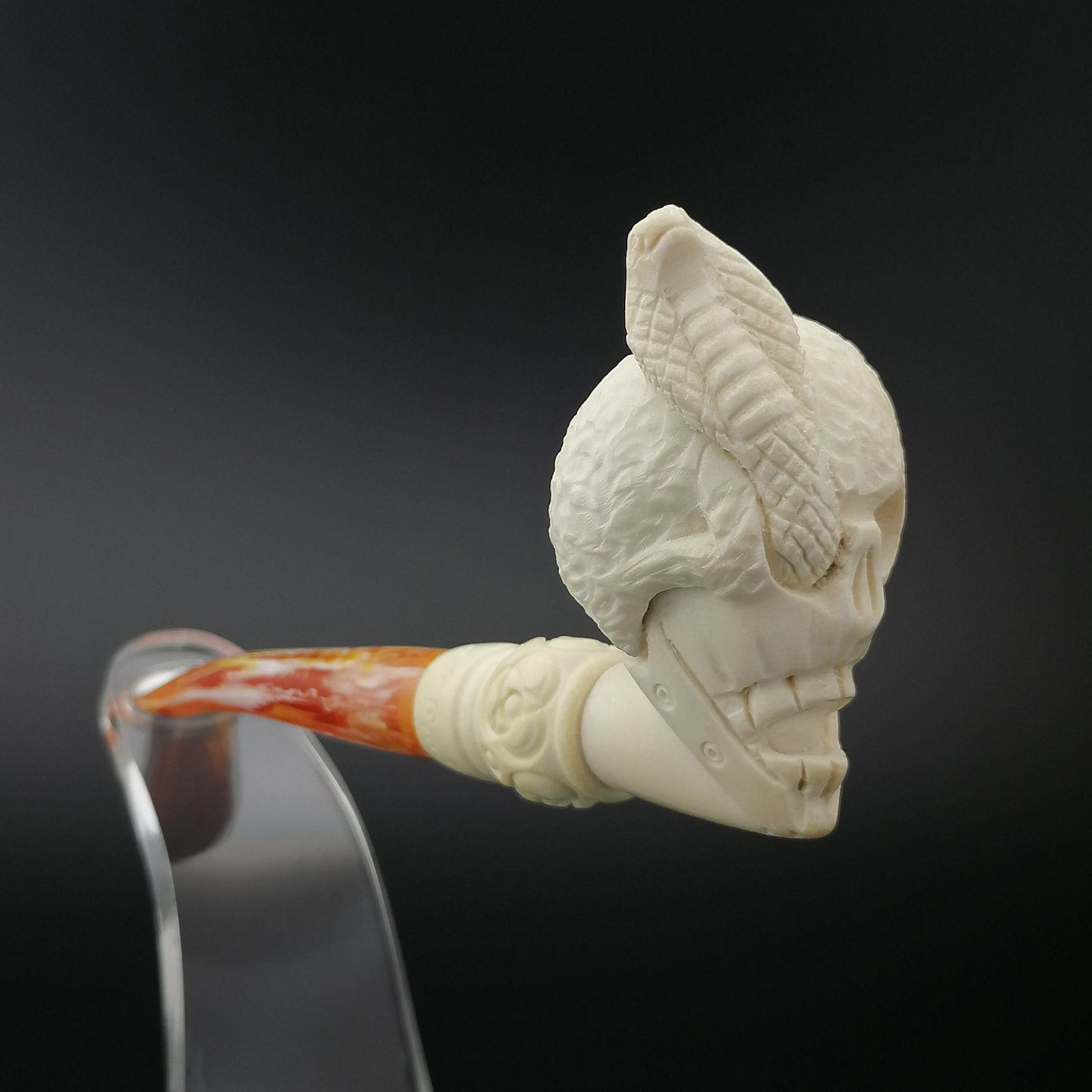 Skull Meerschaum Pipe: Title: Skull Meerschaum Pipe Materials: Meerschaum Dimension: 5.9 inch (15cm) Additional Information: Skull,Hand carved Meerschaum Pipe. Made in Turkey,Eskisehir by Meerschaum Carve Master.Best Qualit