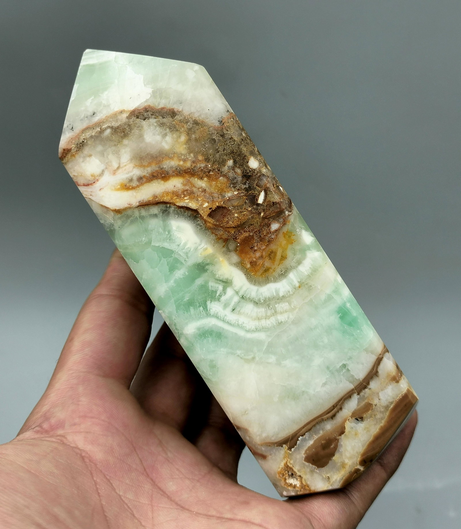 95 Gram Beautiful Natural Caribbeane Healing Plam: Title: 95 Gram Beautiful Natural Caribbeane Healing Plam Gemstone Type: Natural Weights: 95 Gram Size/Dimensions: 55x26x26 mm Origin: Pakistan Reserve: $25.00 Shipping: Domestic: Flat-rate of $15.00 t