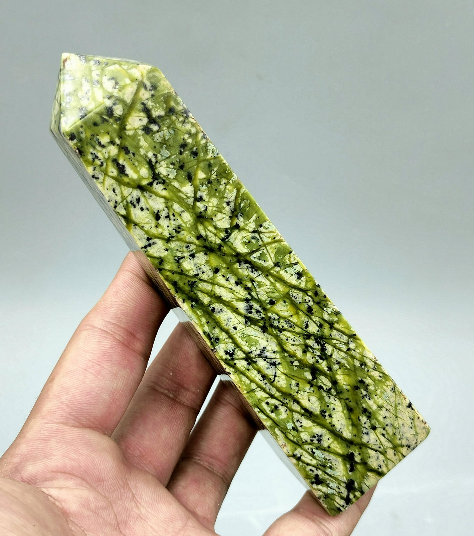 137 Beautiful Natural Nephrite Healing Heart: Title: 137 Beautiful Natural Nephrite Healing Heart Gemstone Type: Natural Weights: 137 Gram Size/Dimensions: 62x54x13 mm Origin: Pakistan Reserve: $25.00 Shipping: Domestic: Flat-rate of $15.00 to an