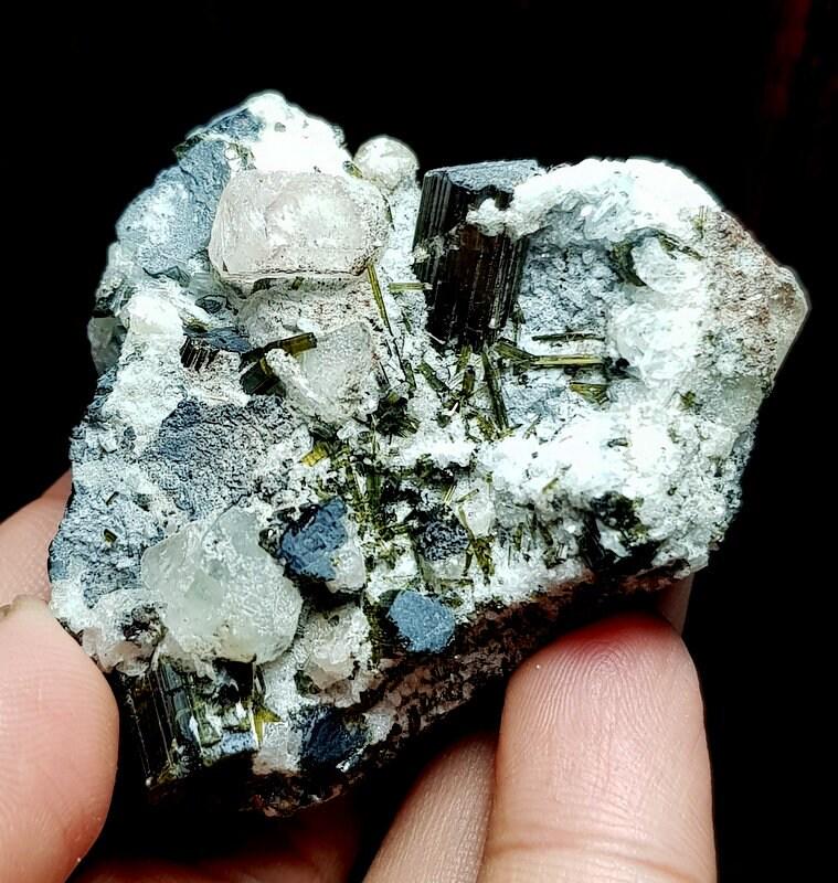 88 Grams Lovely Topaz With green Tourmaline Specimen from Skardu pakistan: Materials: Topaz Specimen Description 88 Grams Lovely Topaz With green Tourmaline Specimen fromSkardu pakistan SIZE 53*50*33 mm Reserve: $21.00 Shipping: Domestic: Flat-rate of $15.00 to anywher