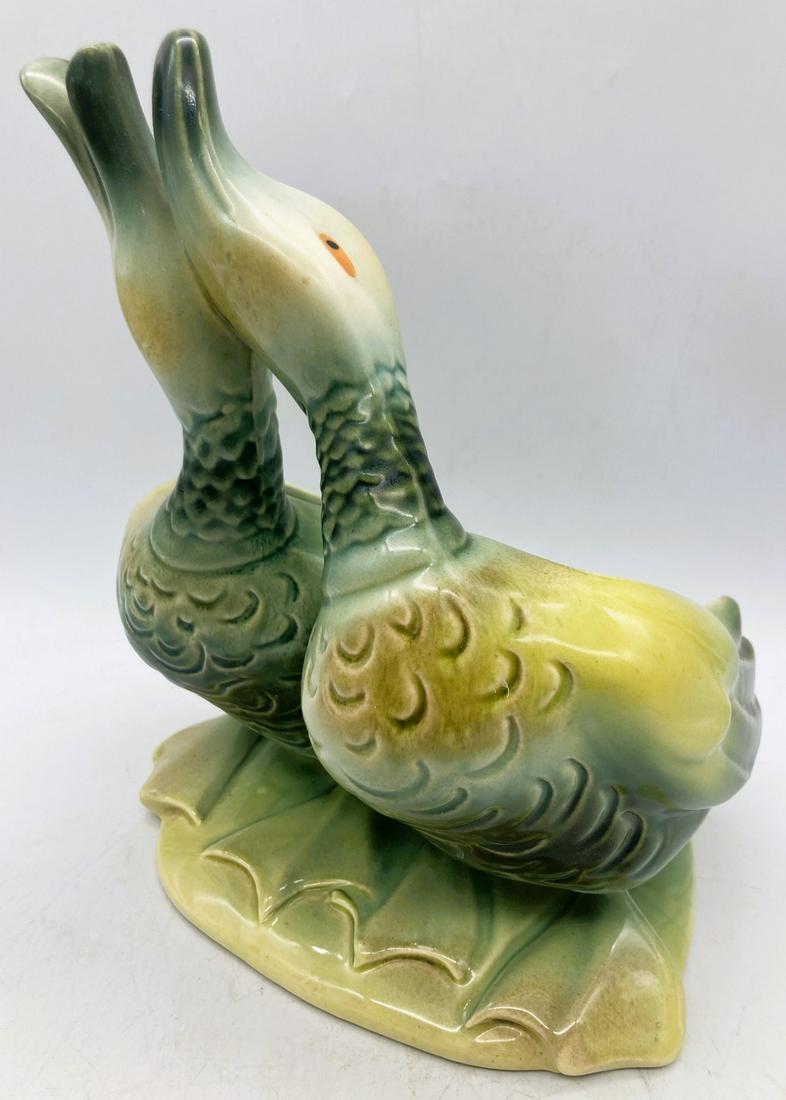 HULL #94 PAIR OF DUCKS NUZZLING GREEN VASE PLANTER (1 of 7)