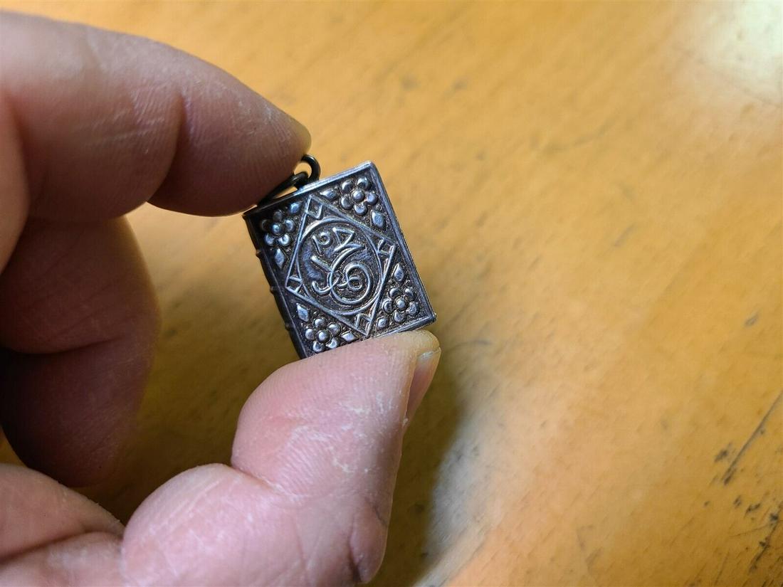 KORAN CASE SILVER MINIATURE QURAN PENDANT 3/4" (1 of 6)