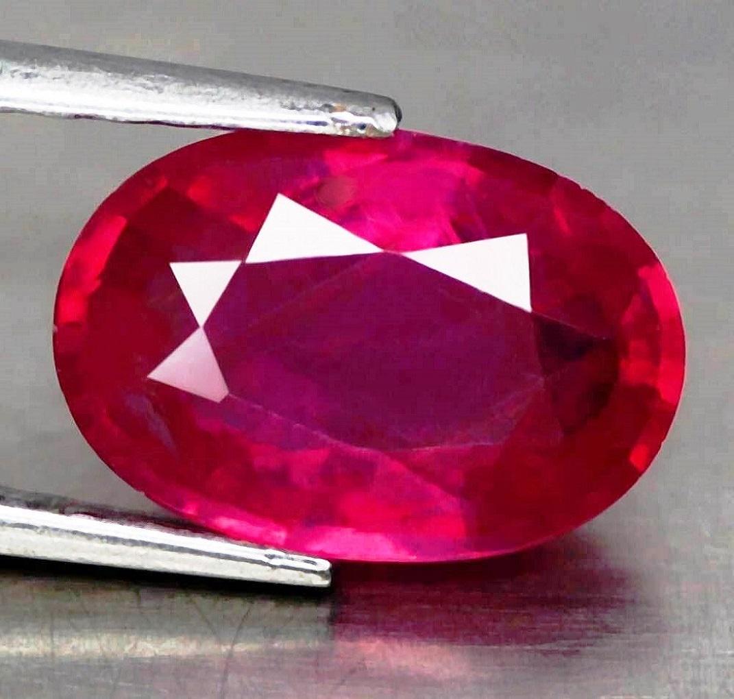 1,67 cts Natural Oval Red Ruby (1 of 3)
