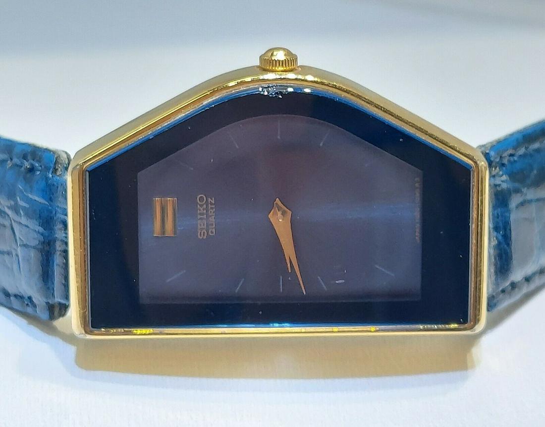 DESIGNER SEIKO 122584 VERY RARE LADIES QUARTZ WATCH BLUE ASYMMETRICAL DIAL (1 of 8)
