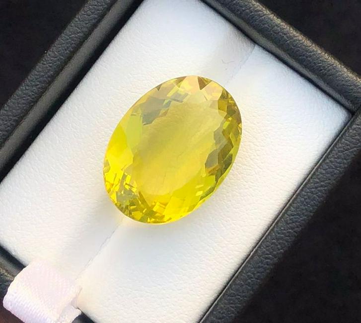 20.5 Carats Natural Lemon Quartz: Title: 20.5 Carats Natural Lemon Quartz Gemstones: Lemon Quartz Carat Weights: 20.5 Carats Size/Dimensions: 20x15x9 MM Additional Information: Natural Reserve: $99.00 Shipping: Domestic: Flat-rate of