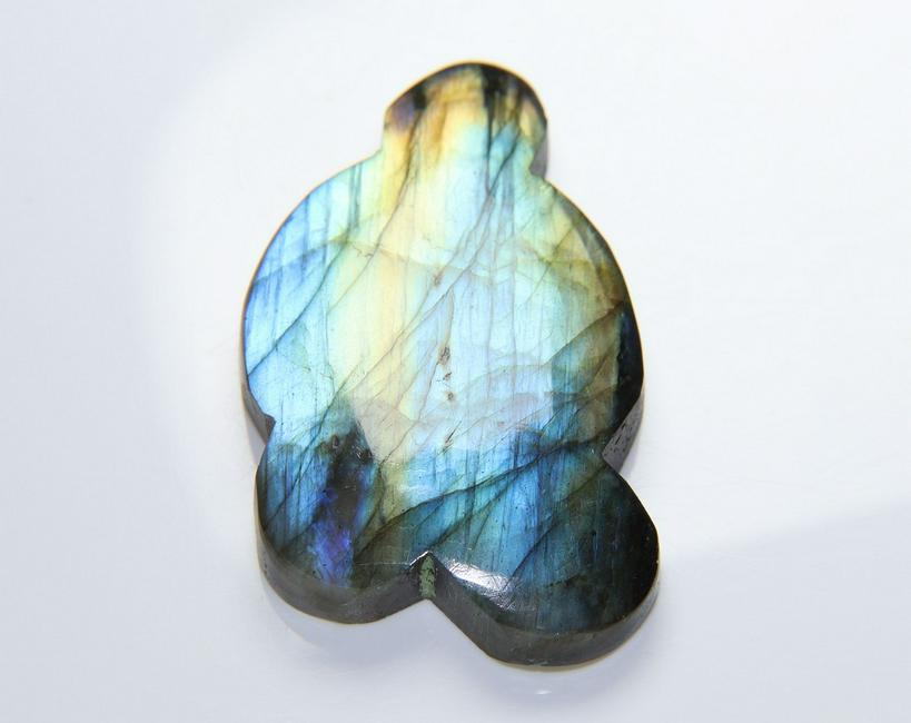 Big Size Multi Flashy 74.01 Cts Natural Labradorite: No Reserve! Title: Big Size Multi Flashy 74.01 Cts Natural Labradorite Additional Information: Gemstone : Natural Labradorite Shape : Cloud Cabochan Weight : 74.01 carats Measurements : 42x25 mm, Colo