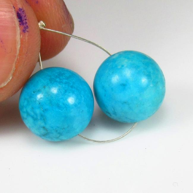 Natural Turquoise Beads - 15.04 Ct: No Reserve! Title: Natural Turquoise Beads - 15.04 Ct Origin: Africa Weight: 15.04 Size/Dimensions: 10.8 x 10.8 mm Additional Information: Pieces : 2 No's / Shape : Round Drilled / Color : Blue / Clar
