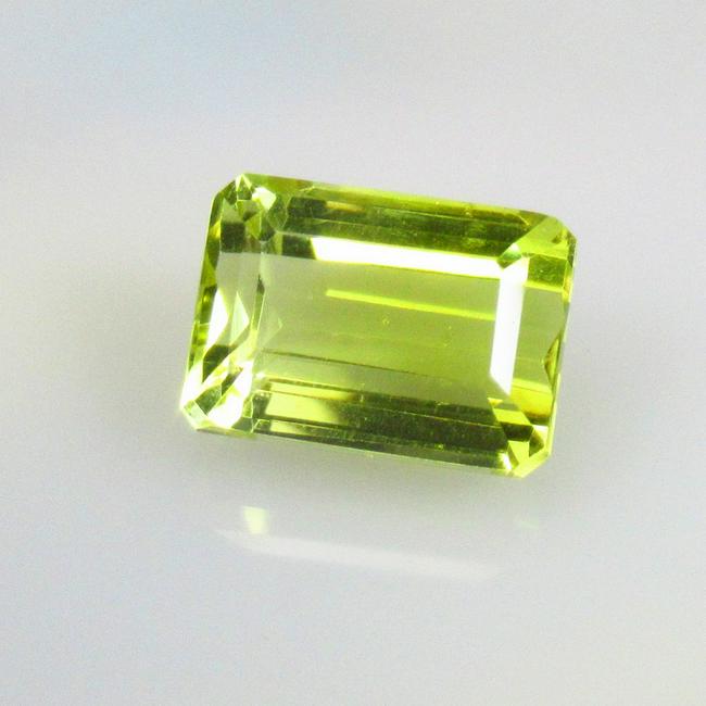 10.50 Ctw Natural Lemon Quartz Octagon Cut: No Reserve! Title: 10.50 Ctw Natural Lemon Quartz Octagon Cut Stone Clarity: VVS Gemstones: Natural Lemon Quartz Carat Weights: 10.50 Size/Dimensions: 14.60 x 10.30 x 8.50 mm Additional Information: G