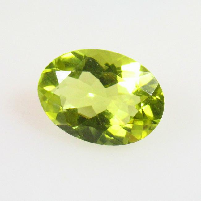 4.80 Ctw Natural Lemon Quartz Oval Cut: No Reserve! Title: 4.80 Ctw Natural Lemon Quartz Oval Cut Stone Clarity: VVS Gemstones: Natural Lemon Quartz Carat Weights: 4.80 Size/Dimensions: 14.00 x 10.10 x 6.30 mm Additional Information: Good L