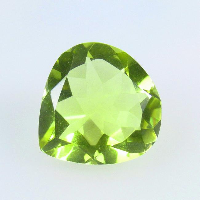 4.39 Ctw Natural Lemon Quartz Pear Cut: No Reserve! Title: 4.39 Ctw Natural Lemon Quartz Pear Cut Stone Clarity: VVS Gemstones: Natural Lemon Quartz Carat Weights: 4.39 Size/Dimensions: 12.10 x 11.90 x 6.20 mm Additional Information: Good L