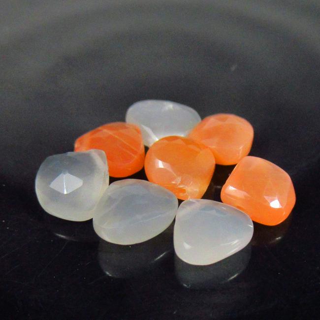 9.66 Ctw Natural 8 Moonstone Pear Beads: No Reserve! Title: 9.66 Ctw Natural 8 Moonstone Pear Beads Stone Clarity: Translucent Gemstones: Natural Moonstone Beads Carat Weights: 9.66 Size/Dimensions: 7.0x6.0 - 7.6x7.5 mm / 8 Pc's Additional I