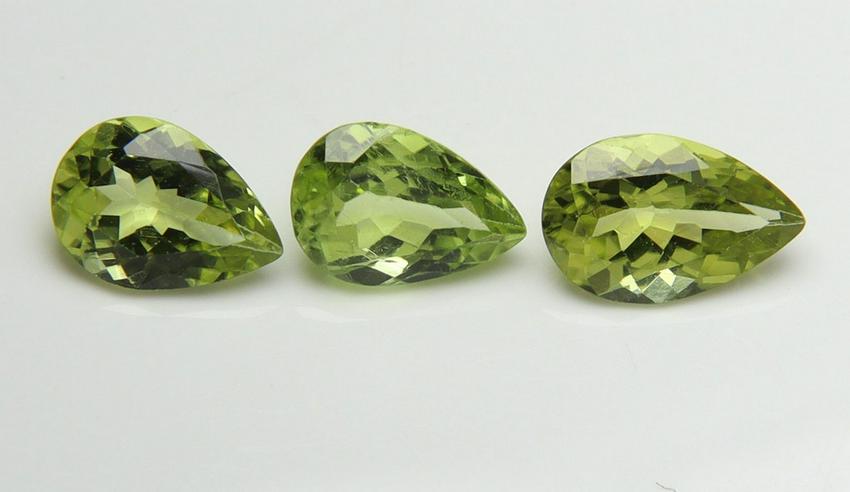 Lovely " Natural Green Peridot " 2.10 cts Natural Peridot Pair (1 of 5)