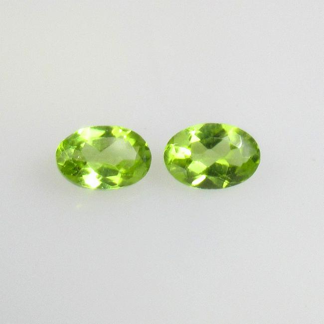 1.05 Ctw Natural Pakistan Peridot Oval Pair: No Reserve! Title: 1.05 Ctw Natural Pakistan Peridot Oval Pair Stone Clarity: VVS Gemstones: Natural Peridot Carat Weights: 1.05 Size/Dimensions: 6.20 x 4.20 x 2.80 mm / 2 Pc's Additional Information: