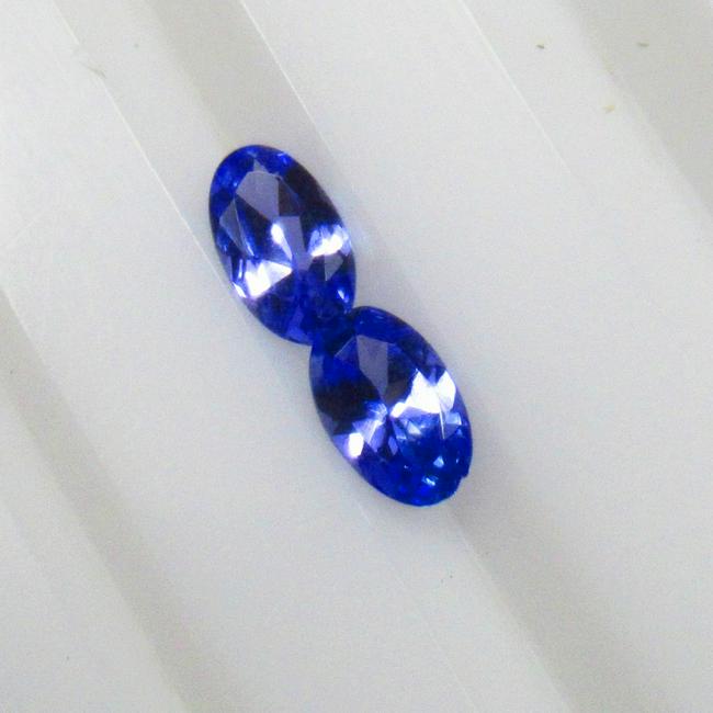 0.40 Ctw Natural Tanzanite Oval Pair: No Reserve! Title: 0.40 Ctw Natural Tanzanite Oval Pair Stone Clarity: VVS Gemstones: Natural Tanzanite Carat Weights: 0.40 Size/Dimensions: 5.10 x 3.20 x 2.10 mm / 2 Pc's Additional Information: Top 