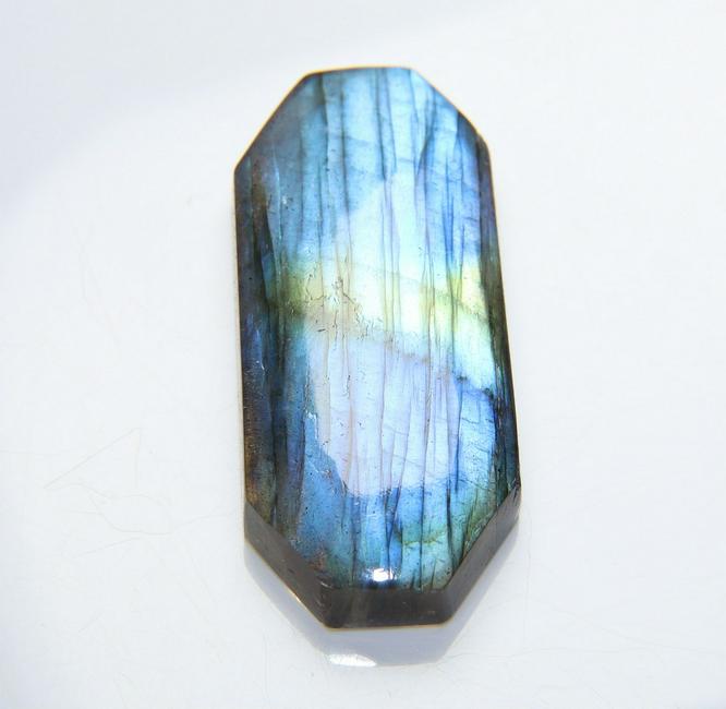 Gorgeous Flashy 40.50 Cts Natural Labradorite: No Reserve! Title: Gorgeous Flashy 40.50 Cts Natural Labradorite Additional Information: Gemstone : Natural Labradorite Shape : Fancy Cabochan Weight : 40.50 carats Measurements : 34x16 mm, Color : Bl