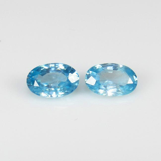Natural Blue Zircon Pair - 1.30 Ct: No Reserve! Title: Natural Blue Zircon Pair - 1.30 Ct Origin: Combodia Weight: 1.30 Size/Dimensions: 6.0 x 4.0 x 2.8 mm Additional Information: Pieces : 2 No's / Shape : Oval Cut / Color : Blue / Clar