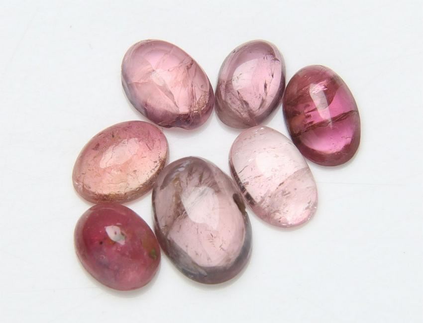 Beautiful " Rubelite Tourmaline " 3.26 Cts Natural Rubelite Tourmaline Lot: No Reserve! Title: Beautiful " Rubelite Tourmaline " 3.26 Cts Natural Rubelite Tourmaline Lot Additional Information: Gemstone : Natural Rubelite Tourmaline Shape and Cut : Oval Cut Weight : 3.26 cara