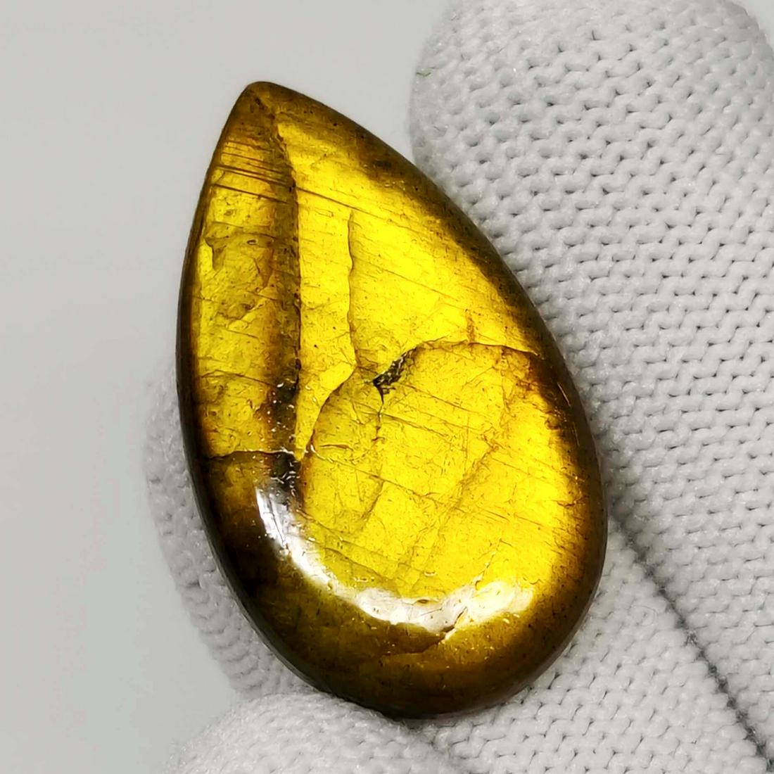 26.95 Ct "Stunning" Golden Fire Labradorite: No Reserve! Gemstones: Natural Labradorite Carat Weights: 26.95 ct Size/Dimensions: 33 X 19.40 X 5 mm Treatment: Color Dyed Shipping: Domestic: Flat-rate of $10.00 to anywhere within the contiguous U.