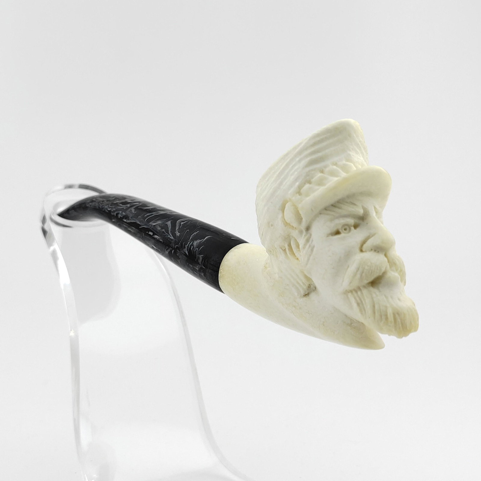 American Soldier Meerschaum Pipe: Title: American Soldier Meerschaum Pipe Materials: Meerschaum Dimension: 5.1 inch (13cm) Additional Information: American Soldier Civil War,Hand carved Meerschaum Pipe. Made in Turkey,Eskisehir by Mee