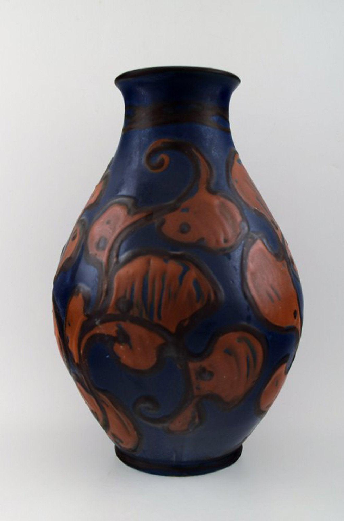 Kähler, Denmark, large glazed stoneware vase in modern design. 1930 / 40 s. Cow horn technique. (1 of 6)