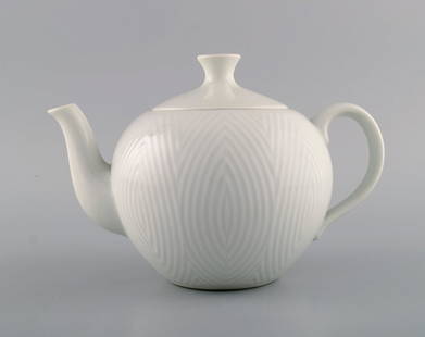 Royal Copenhagen. Salto Service, White. Teapot. 1960s.: Royal Copenhagen. Salto Service, White. Teapot. 1960s. Measures: 21.5 x 14.5 cm. In excellent condition. 1st factory quality. Designed by Axel Salto in 1956. Reserve: $238.00 Shipping: Domestic: Shipp