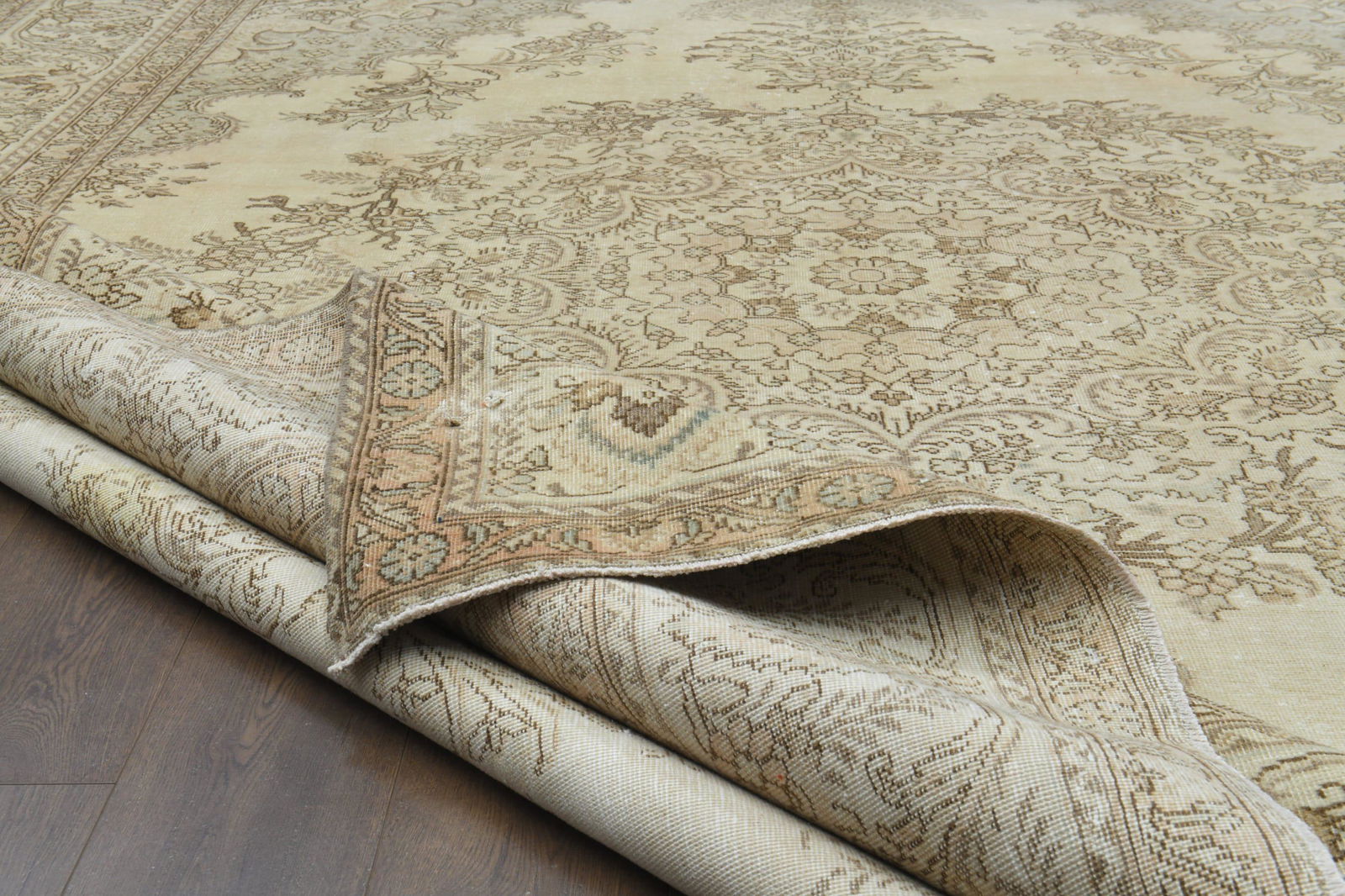 10x13 Turkish ANTIQUE Area Rug Purple Oushak Rug Handmade: Title: 10x13 Turkish ANTIQUE Area Rug Purple Oushak Rug Handmade Date/Period: 1960 - 1970 Origin: Turkey Size: Width: 9.8 feet Length: 12.8 feet Materials: Wool and Cotton Additional Information: This