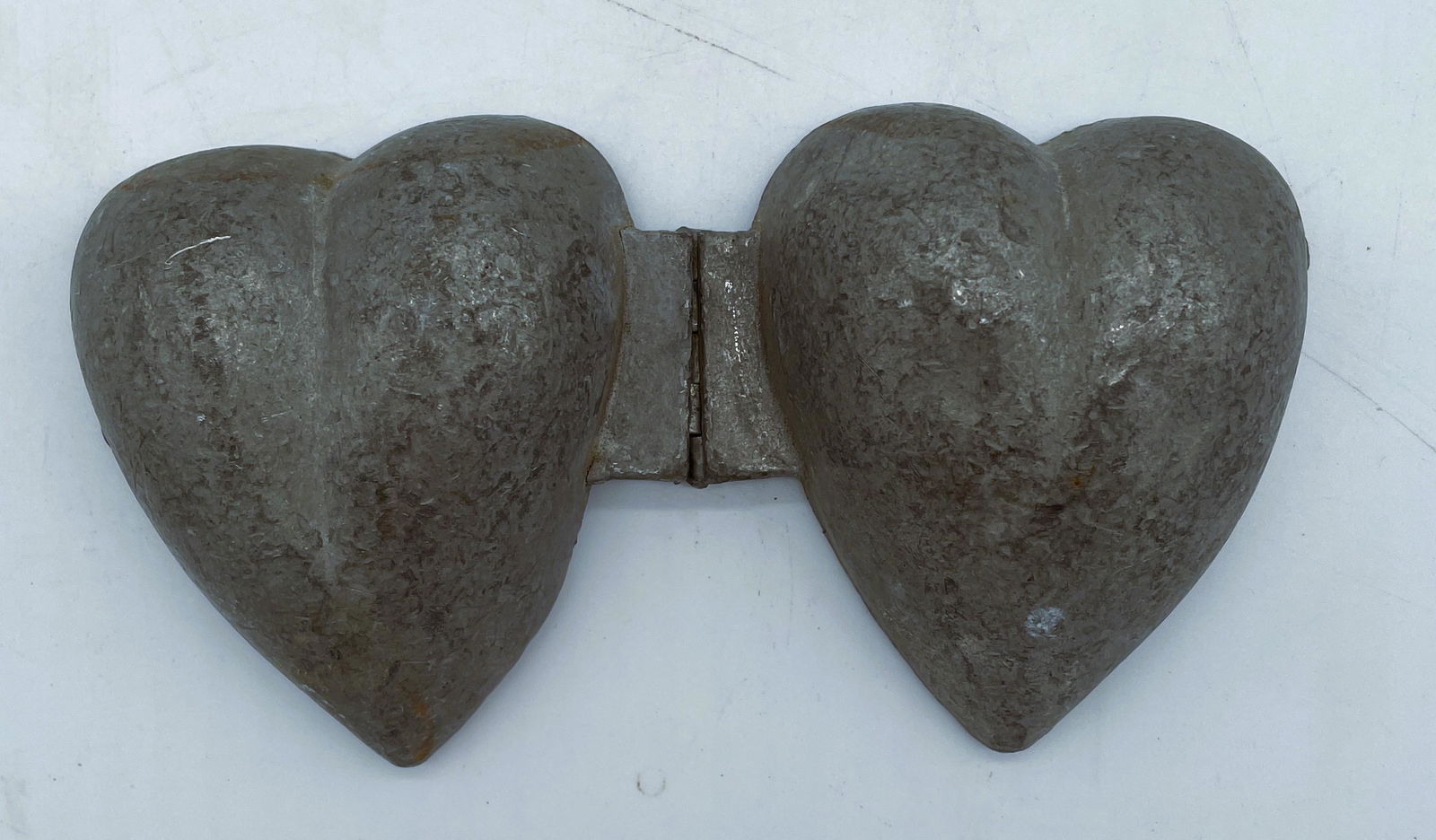 ANTIQUE PEWTER ICE CREAM MOLD -HEART 3IN (1 of 7)