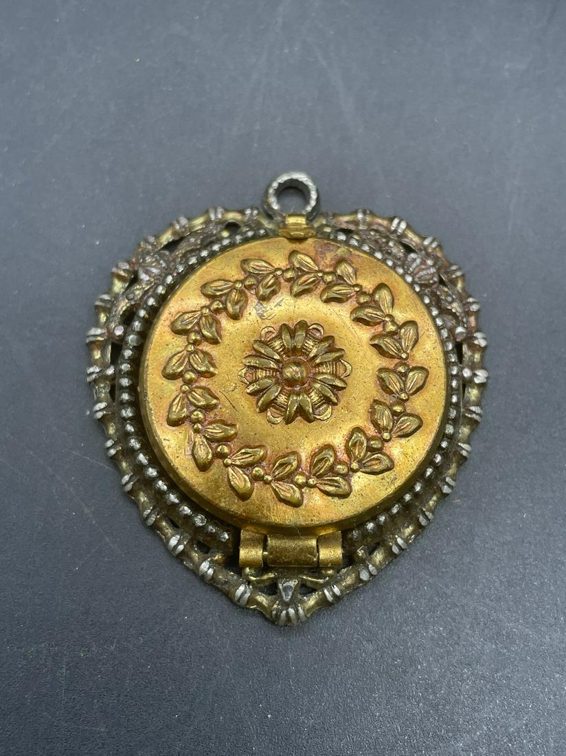 Antique Photo Locket w photos: Antique Photo Locket w photos Shipping: Domestic: Flat-rate of $6.00 to anywhere within the contiguous U.S. International: Foreign shipping rates are determined by destination. International shipping 