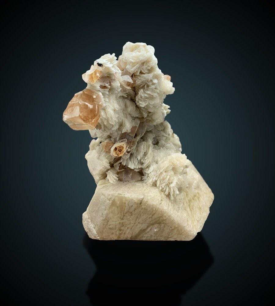 Natural Topaz Specimen, Topaz Crystal Combine With Mica And Feldspar, Topaz Crystal - 440 Gram (1 of 1)